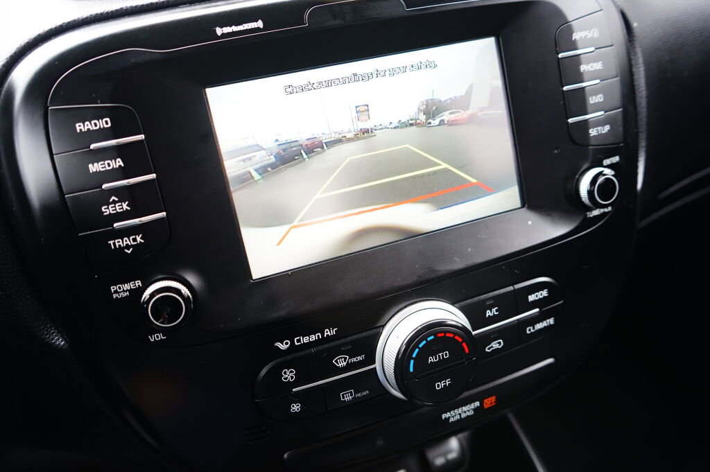 Used 2018 Kia Soul + image 16