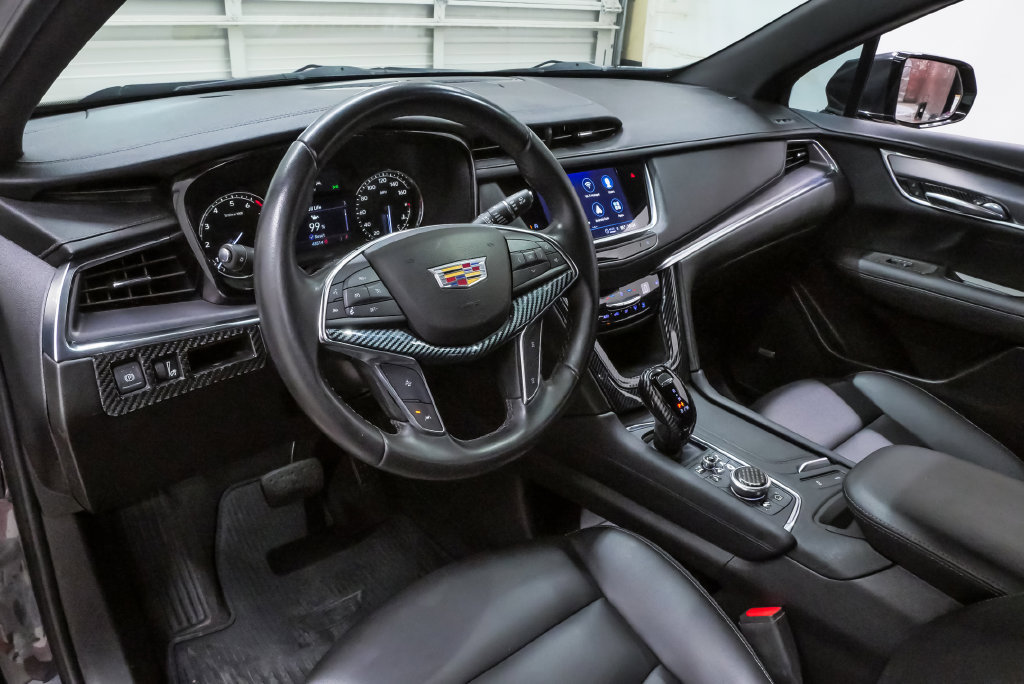 Used 2022 Cadillac XT5 Luxury FWD image 2