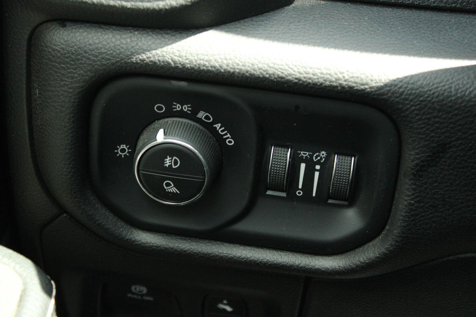 Used 2025 RAM 1500 Laramie AWD/4WD image 23