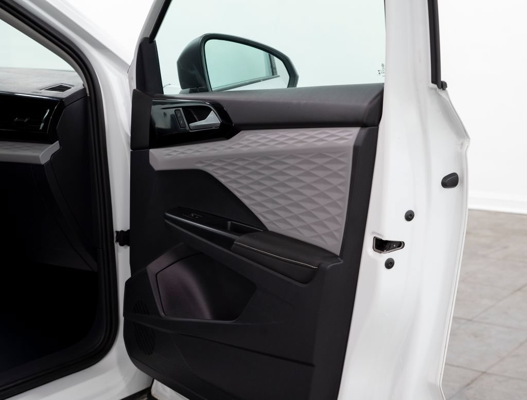 Used 2024 Volkswagen Taos S FWD image 15
