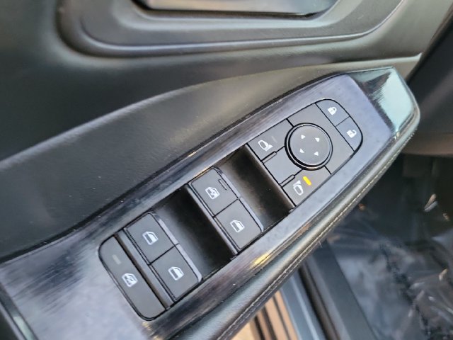 Used 2025 Nissan Rogue SV AWD/4WD image 13
