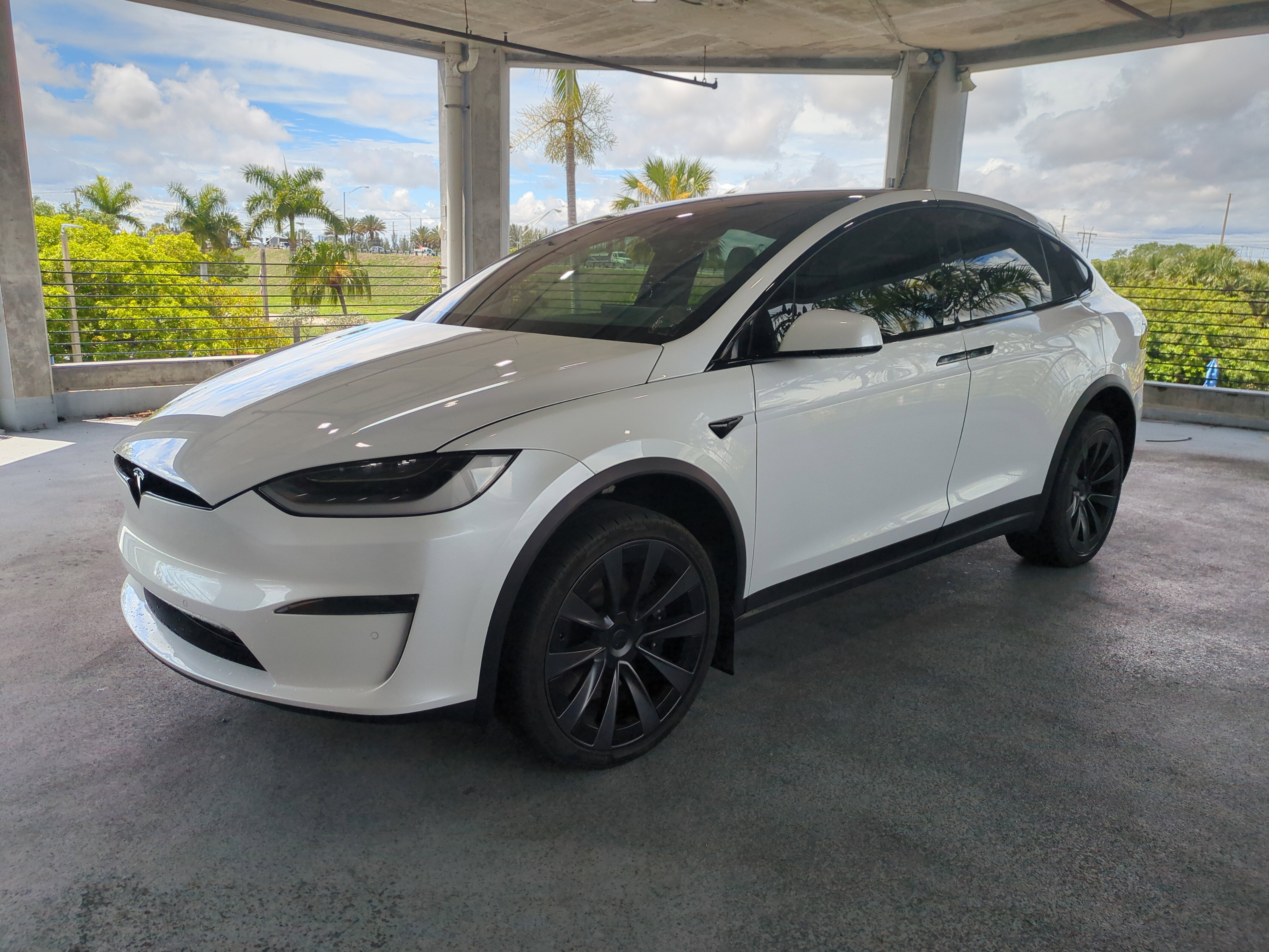 Used 2022 Tesla Model X Plaid image 9