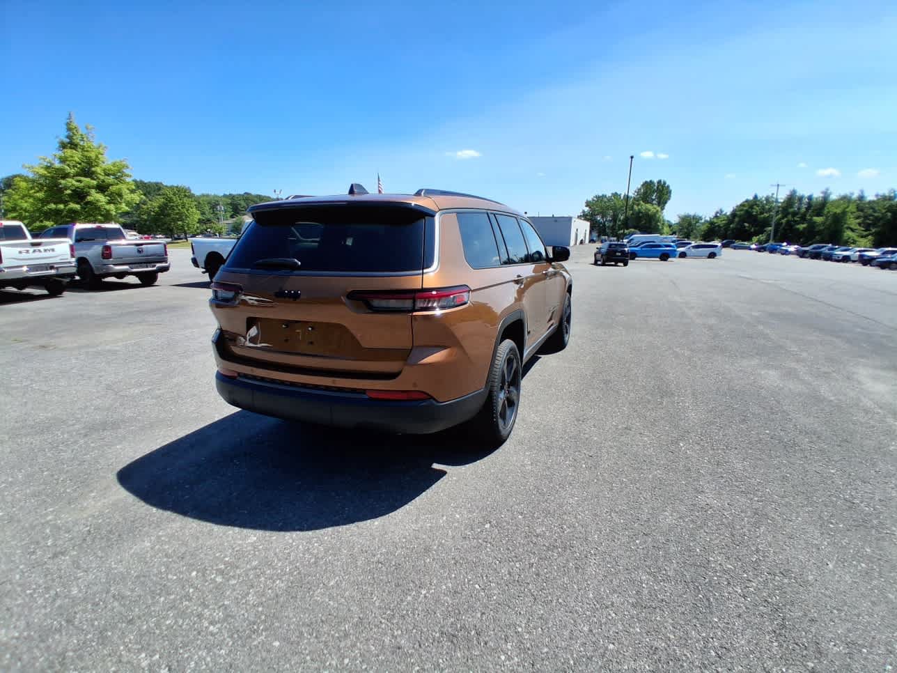 New 2026 Jeep Grand Cherokee L Limited w/ Limited Altitude Package AWD/4WD image 4