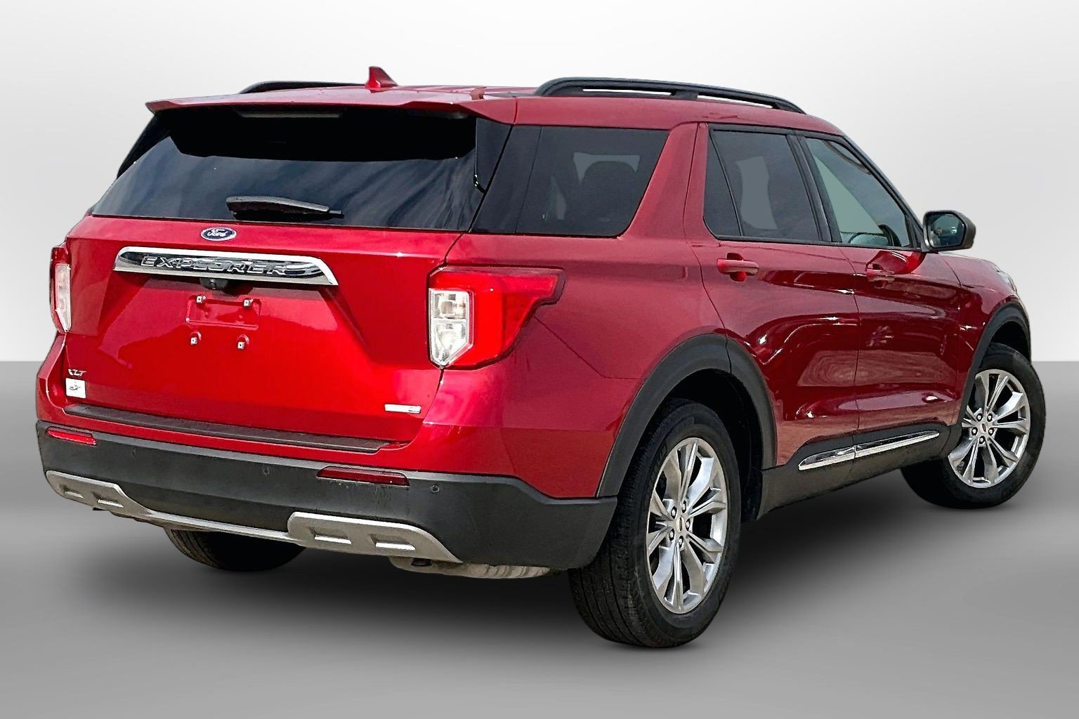Used 2020 Ford Explorer XLT w/ Equipment Group 202A AWD/4WD image 11