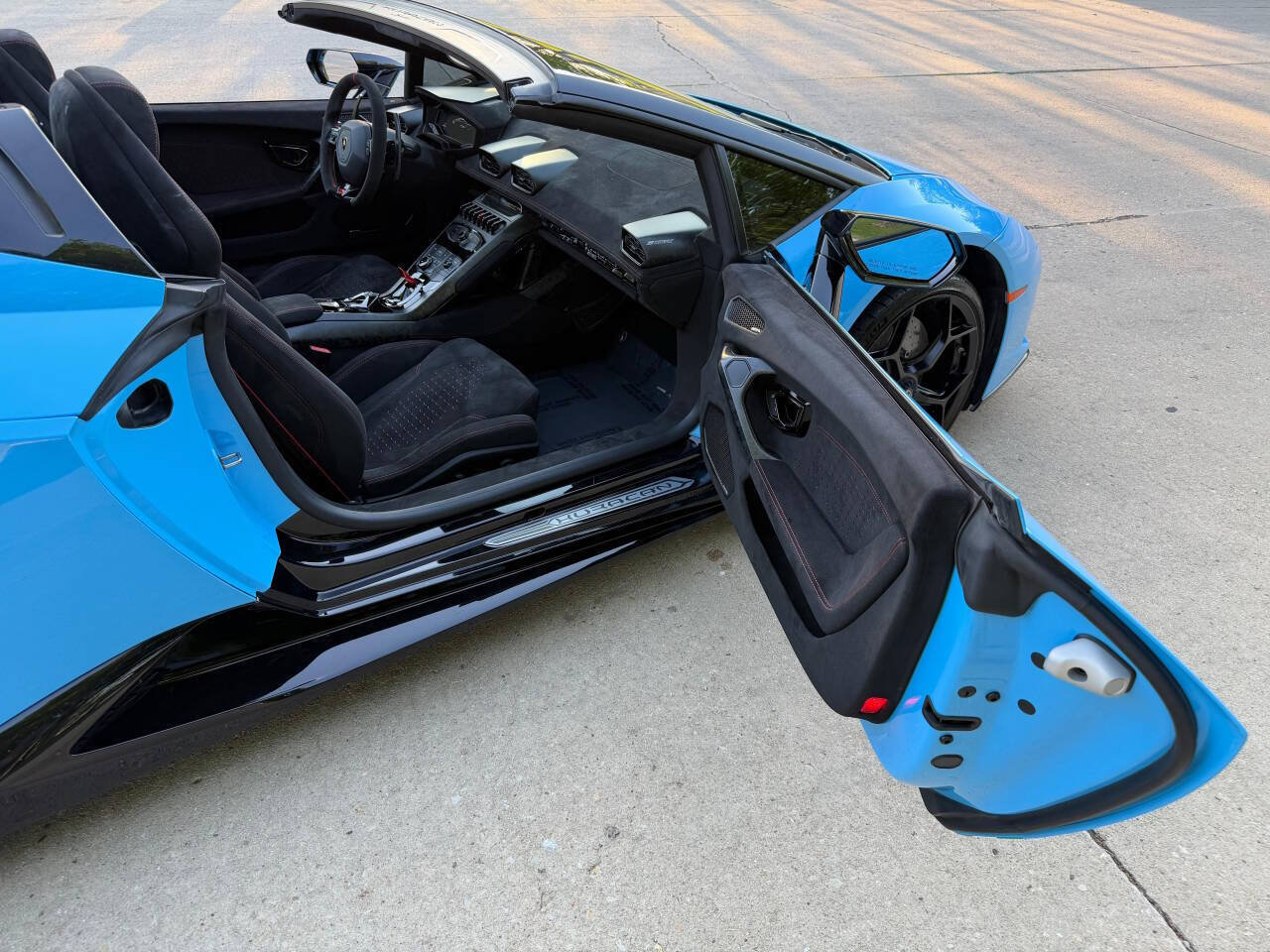 Used 2018 Lamborghini Huracan Performante AWD/4WD image 27