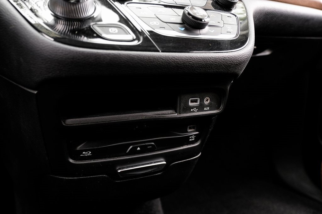 Used 2018 Chrysler Pacifica Limited image 39