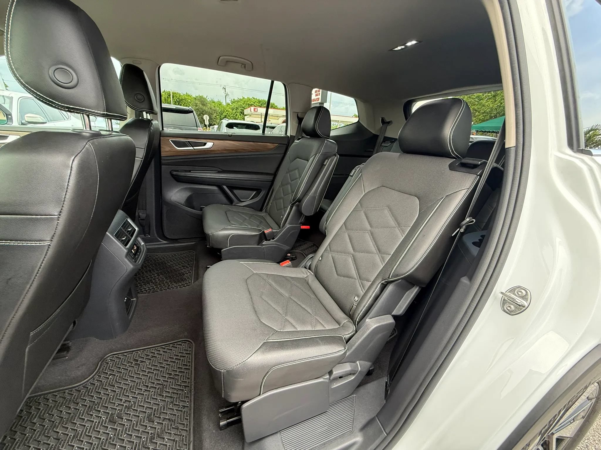 Used 2024 Volkswagen Atlas SE FWD image 18
