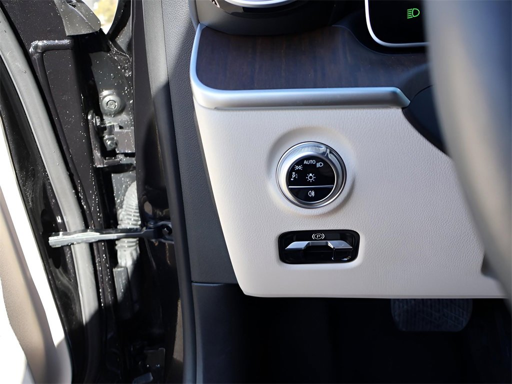 Used 2023 Mercedes-Benz C 300 4MATIC Sedan image 36