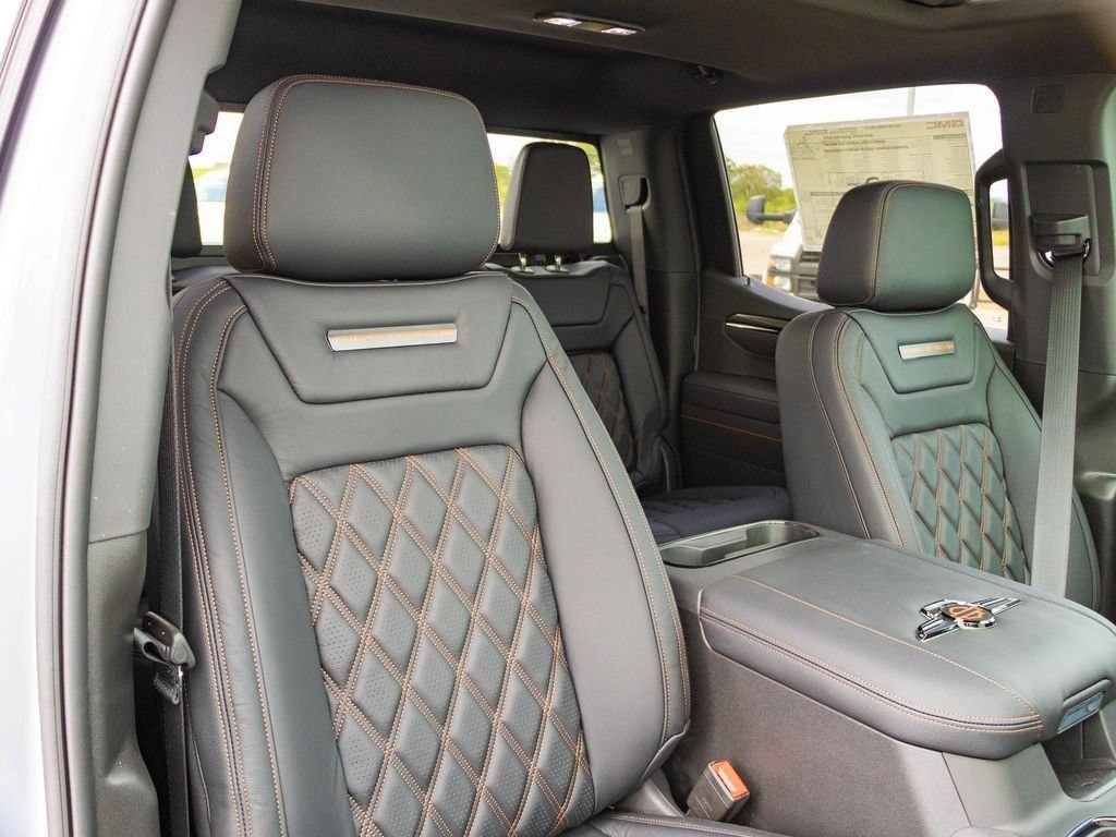 New 2025 GMC Sierra 1500 AT4 w/ AT4 Premium Package AWD/4WD image 11