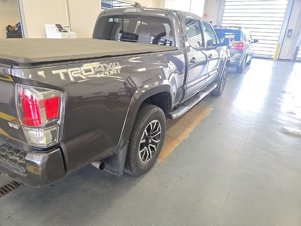 Used 2022 Toyota Tacoma TRD Sport w/ Technology Package AWD/4WD image 4
