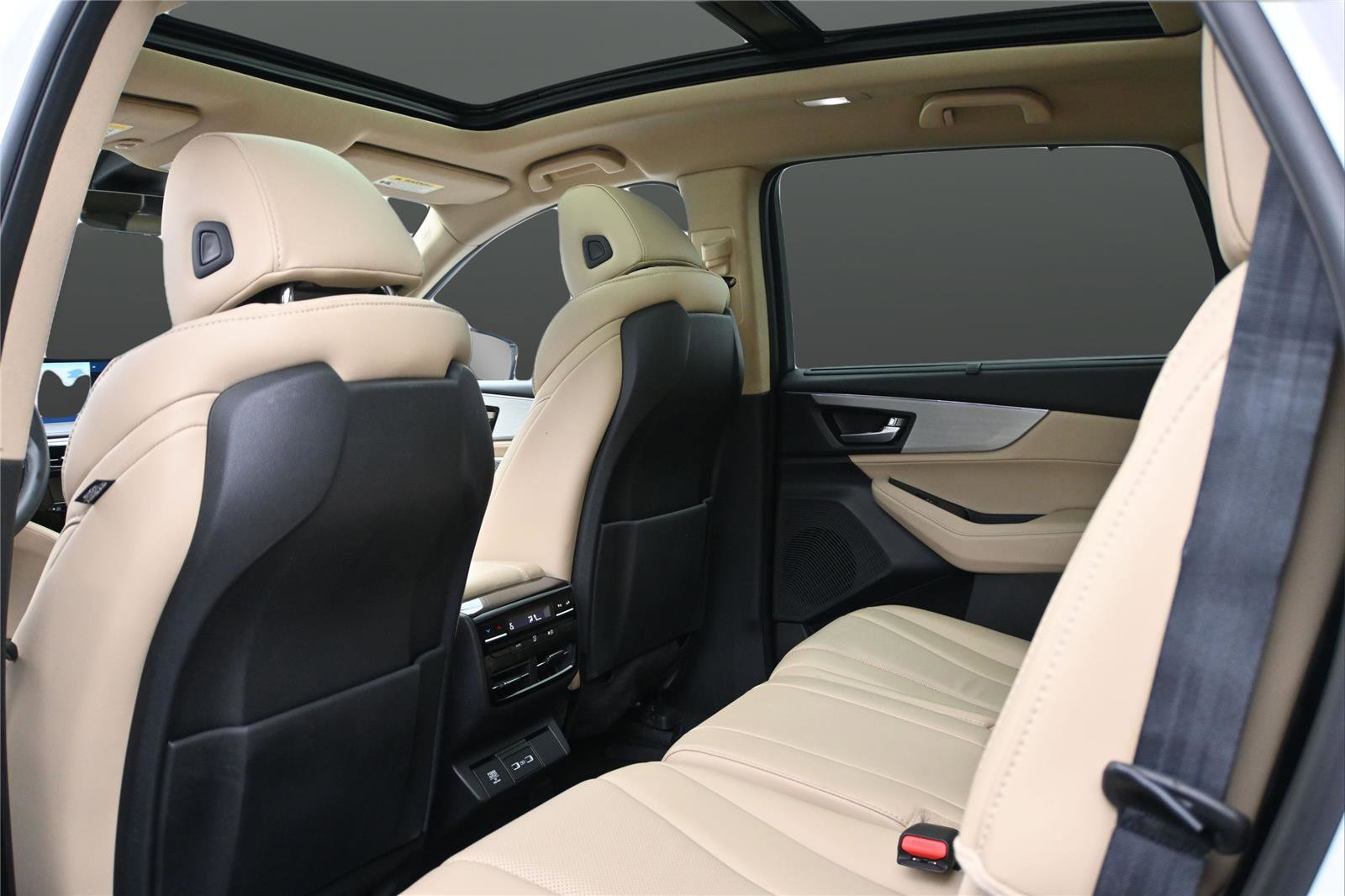 Certified 2024 Acura MDX SH-AWD w/ Technology Package image 14