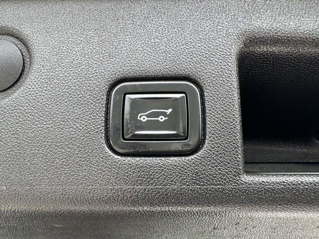 Used 2020 Chevrolet Equinox LT w/ Sport Edition FWD image 22