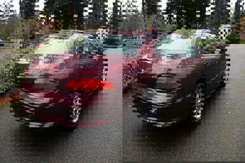 Used 2000 Chrysler LHS image 3