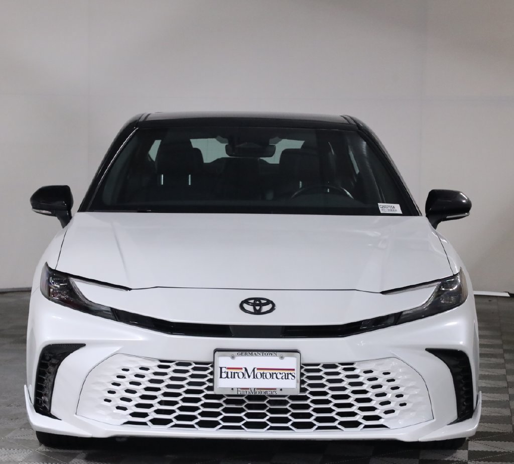 Used 2025 Toyota Camry XSE FWD image 2