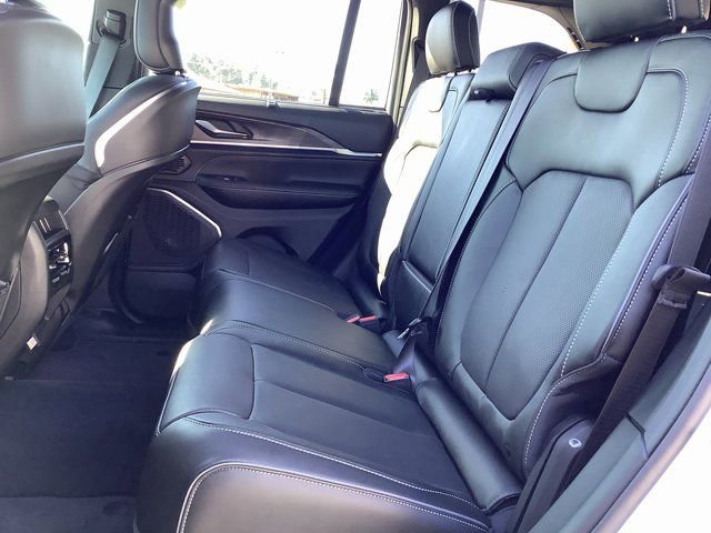 New 2025 Jeep Grand Cherokee Overland w/ Luxury Tech Group IV image 24