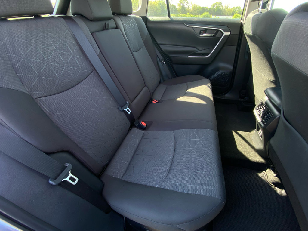 Used 2020 Toyota RAV4 XLE w/ Carpet Mat Package AWD/4WD image 13
