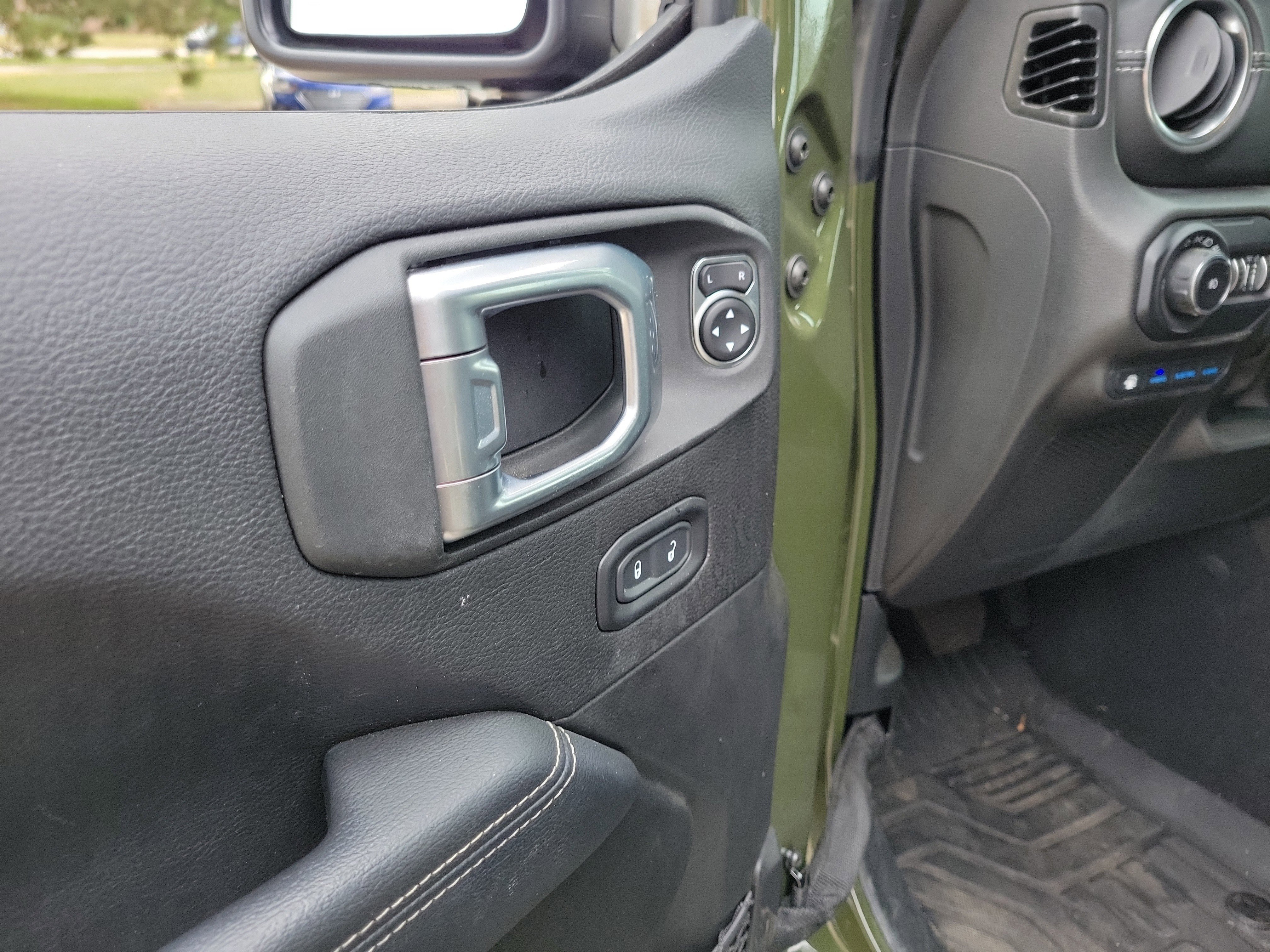 Used 2022 Jeep Wrangler Unlimited Sahara w/ Cold Weather Group image 18