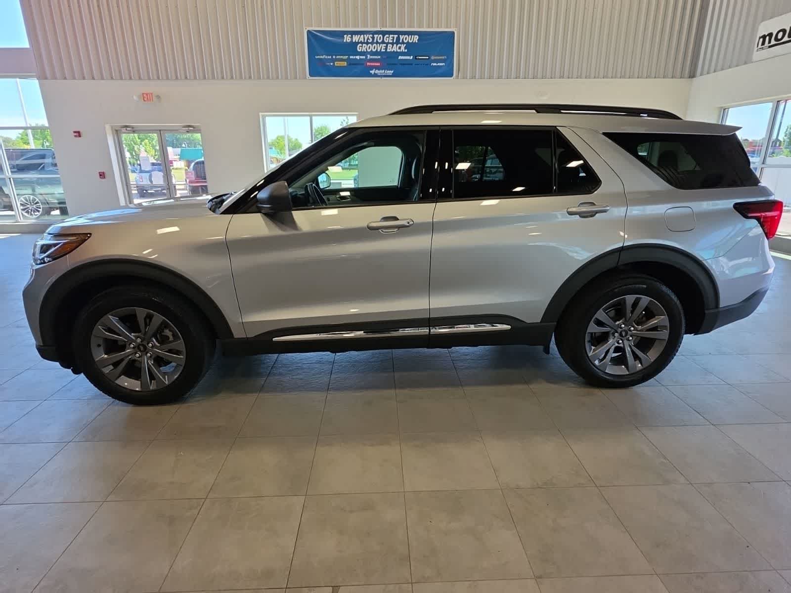 Used 2025 Ford Explorer Active w/ Active Comfort Package AWD/4WD image 12