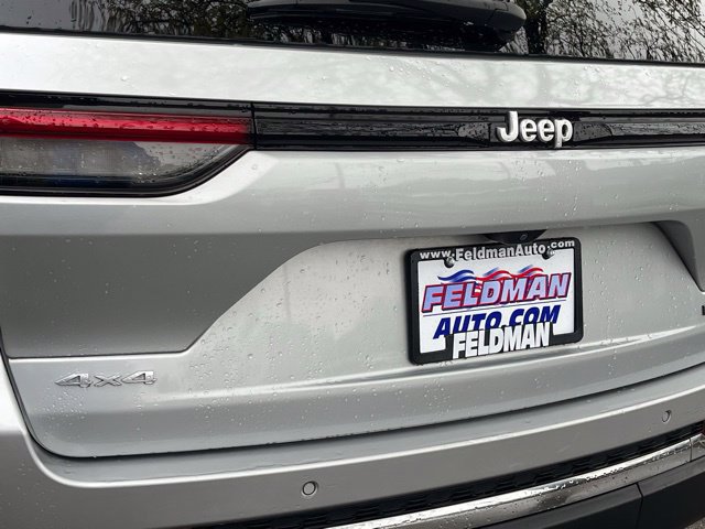 Used 2024 Jeep Grand Cherokee Limited AWD/4WD image 34
