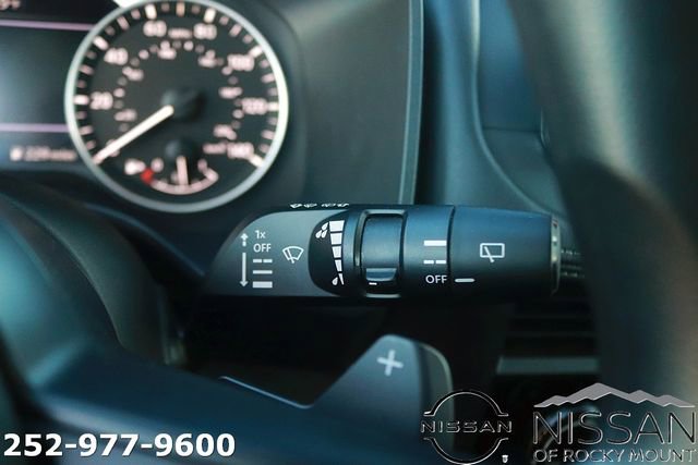 Used 2023 Nissan Rogue S image 22