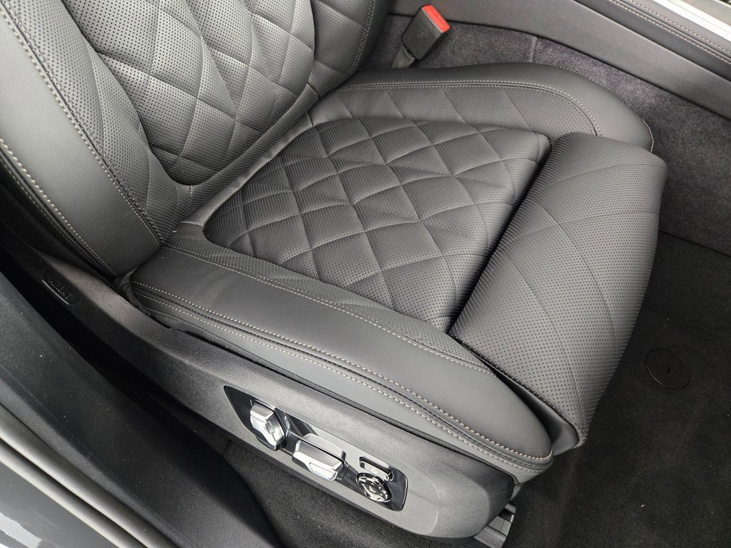 New 2026 BMW X7 xDrive40i w/ Executive Package image 17