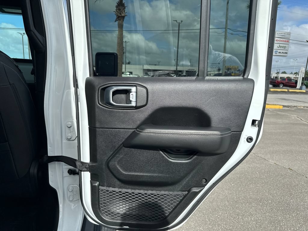 Used 2021 Jeep Wrangler Unlimited Sahara AWD/4WD image 15