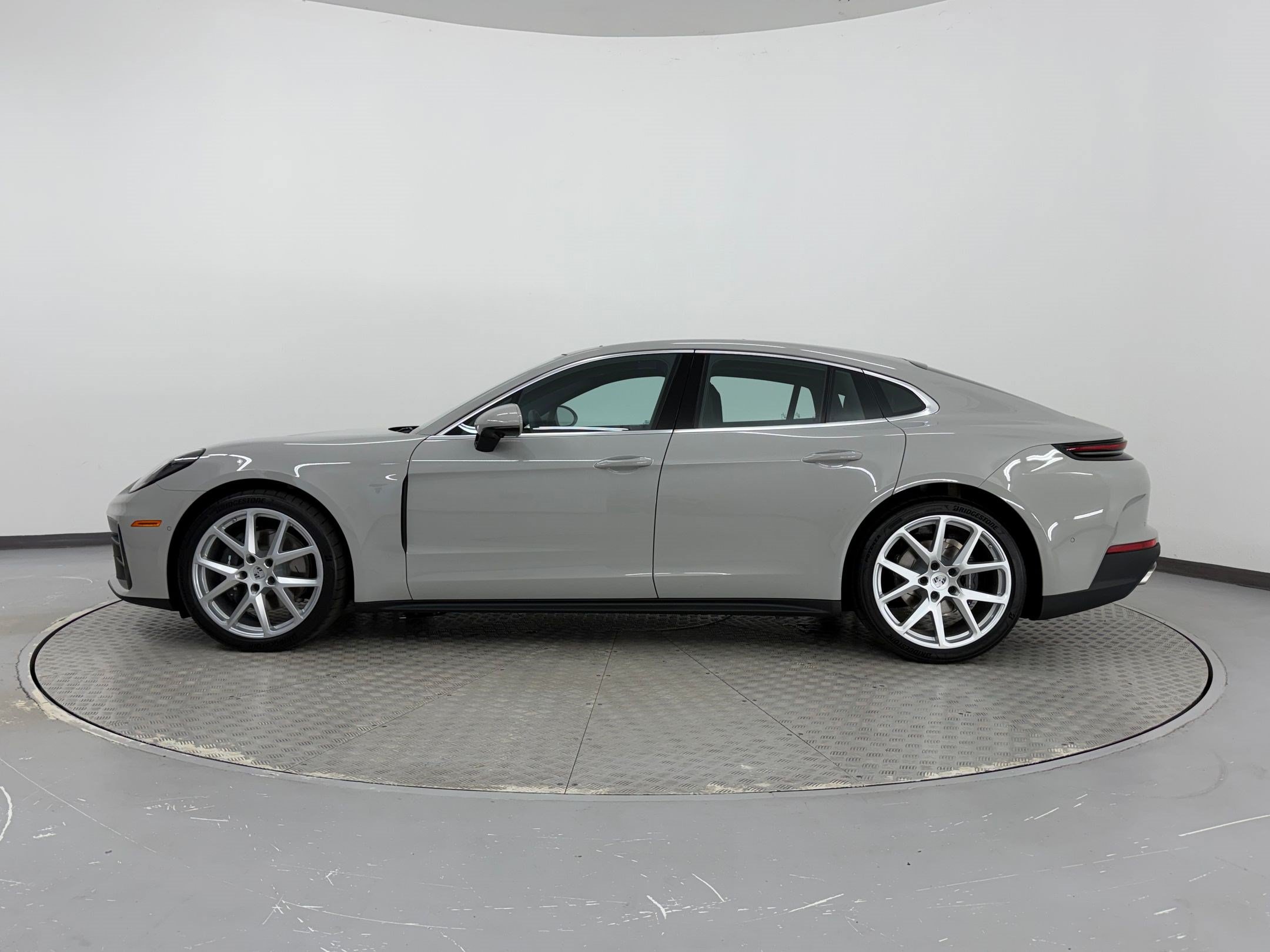 New 2026 Porsche Panamera image 2