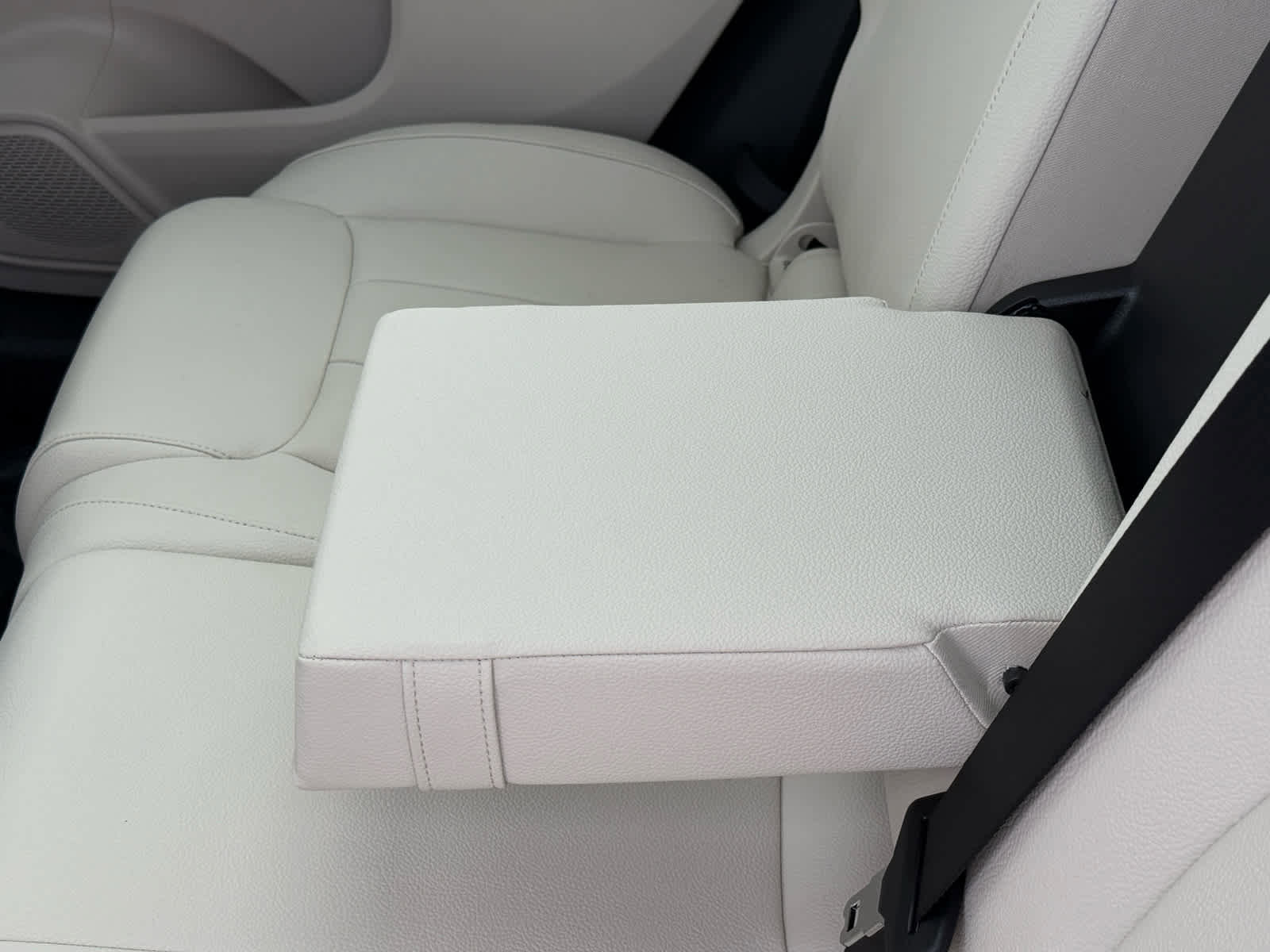 New 2026 Mercedes-Benz GLB 250 4MATIC image 32