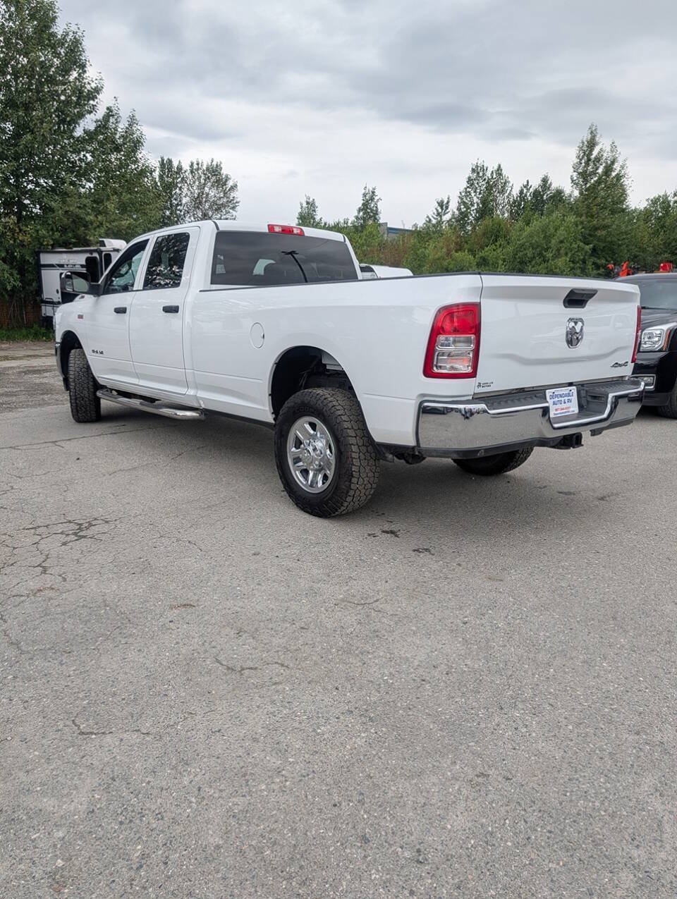 Used 2022 RAM 2500 Tradesman w/ Chrome Appearance Group AWD/4WD image 4