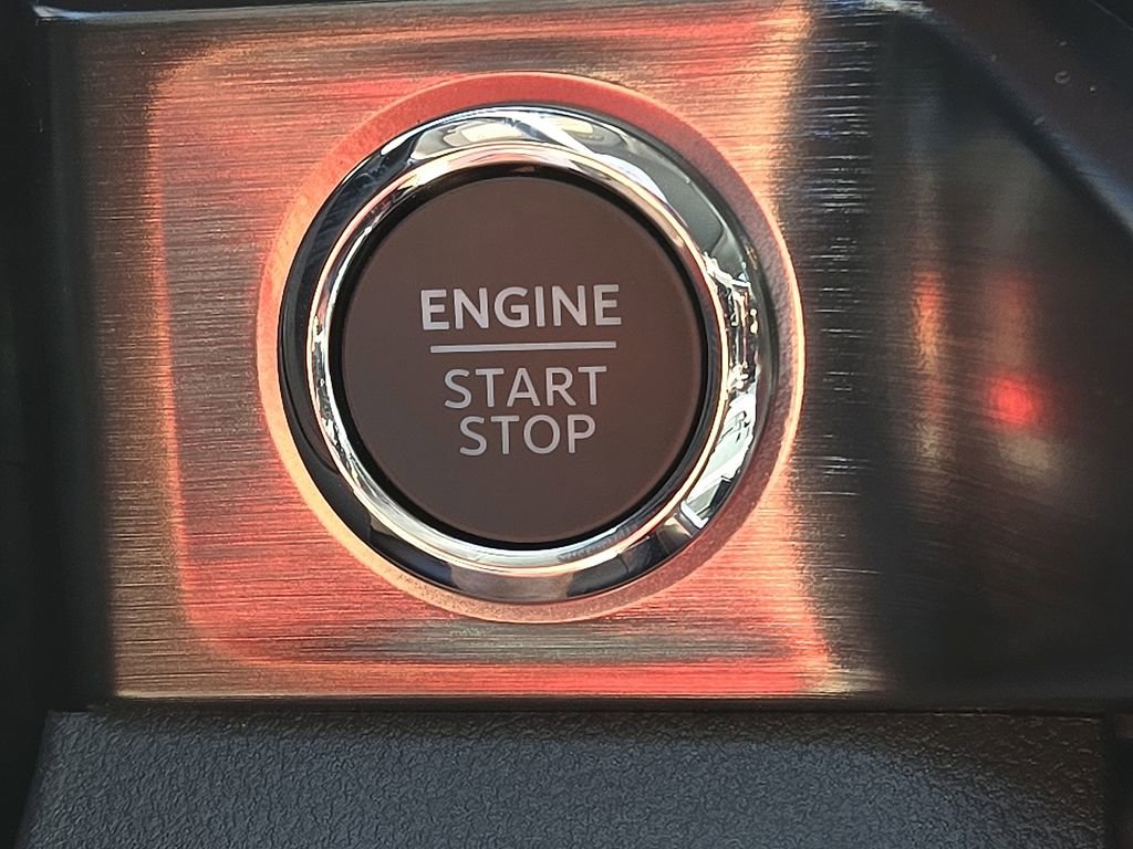 Used 2024 Ford F250 Lariat w/ Chrome Package image 16