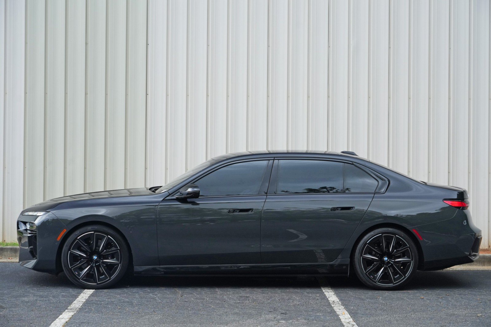 Used 2023 BMW i7 xDrive60 w/ Executive Package 2 AWD/4WD image 62