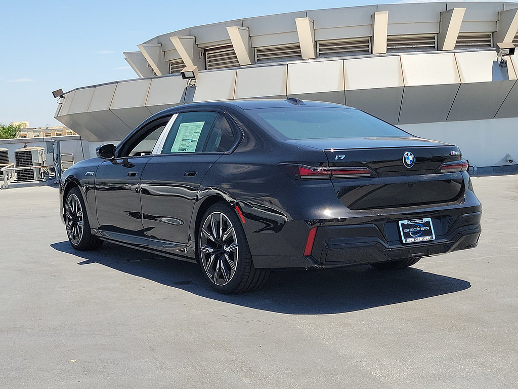 New 2026 BMW i7 M70 w/ Executive Package AWD/4WD image 4