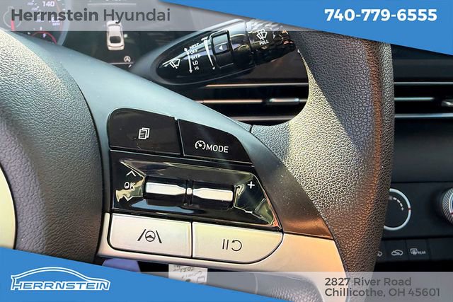 Used 2021 Hyundai Elantra SE FWD image 13