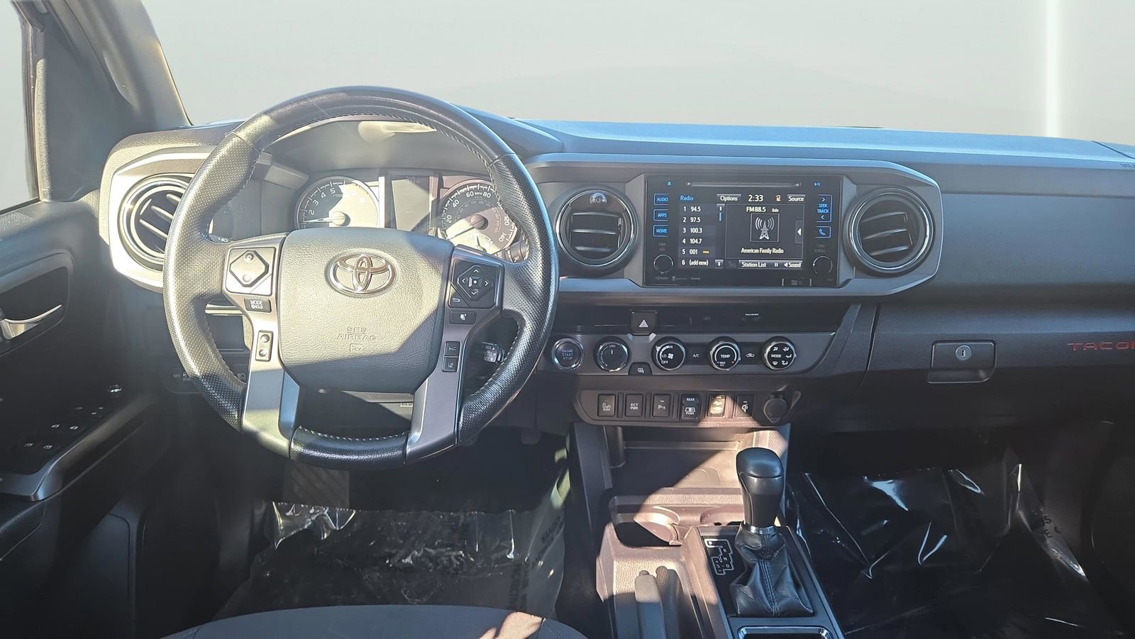 Used 2018 Toyota Tacoma TRD Off-Road w/ Technology Package image 20