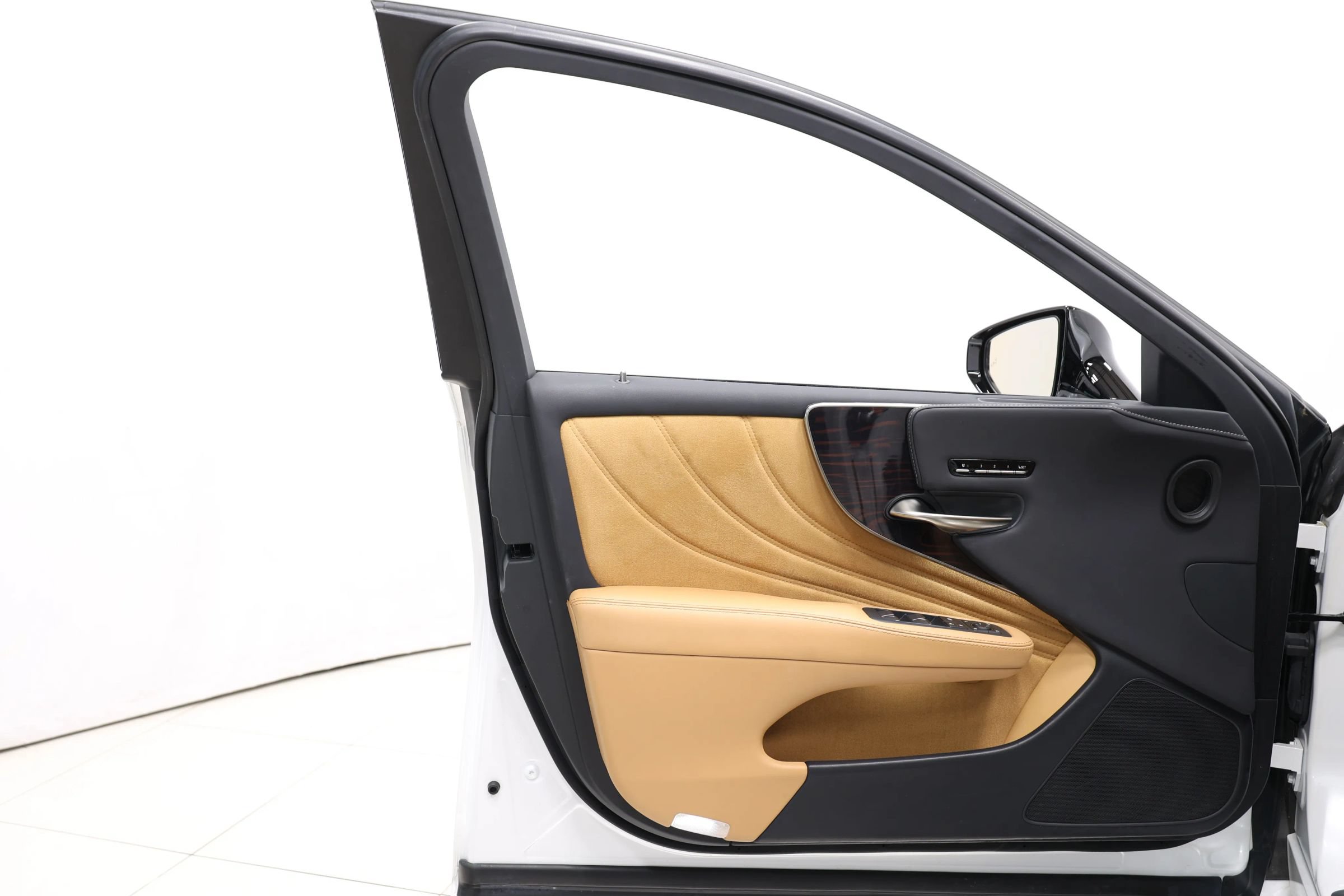 Used 2024 Lexus LS 500 w/ Interior Upgrade Package RWD image 9