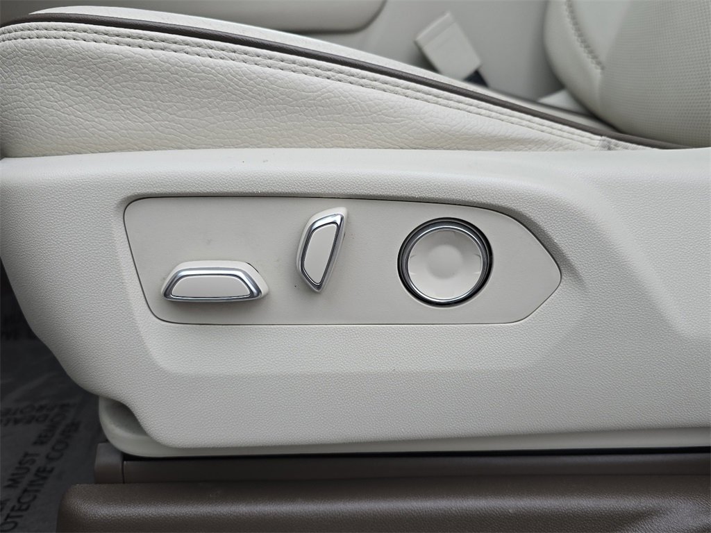 Used 2021 GMC Yukon XL Denali w/ Denali Premium Package image 15