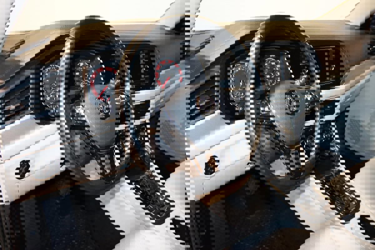 Used 2019 Volkswagen Jetta SE w/ Cold Weather Package image 32