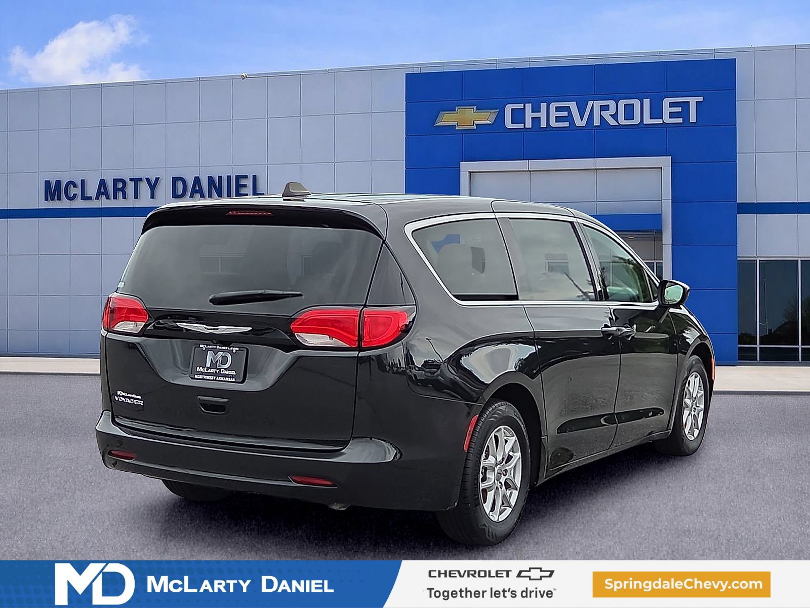 Used 2023 Chrysler Voyager LX FWD image 5