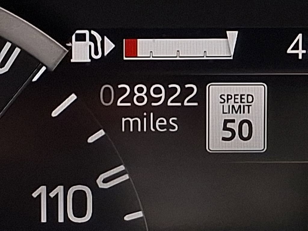 Used 2023 Land Rover Defender 110 X-Dynamic SE image 18