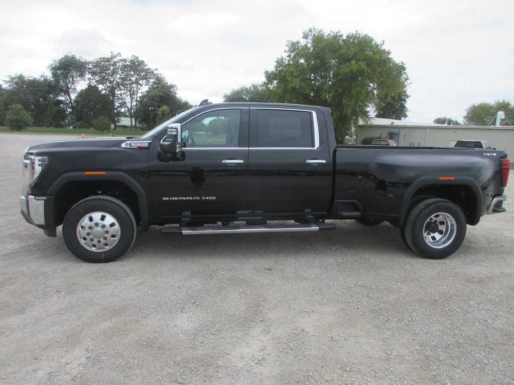 New 2026 GMC Sierra 3500 SLT w/ SLT Premium Package AWD/4WD image 10
