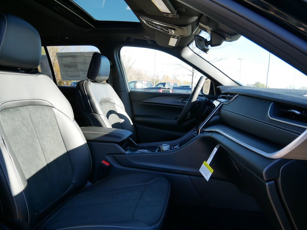 New 2025 Jeep Grand Cherokee Laredo image 22