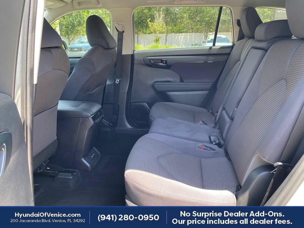 Used 2020 Toyota Highlander LE FWD image 17
