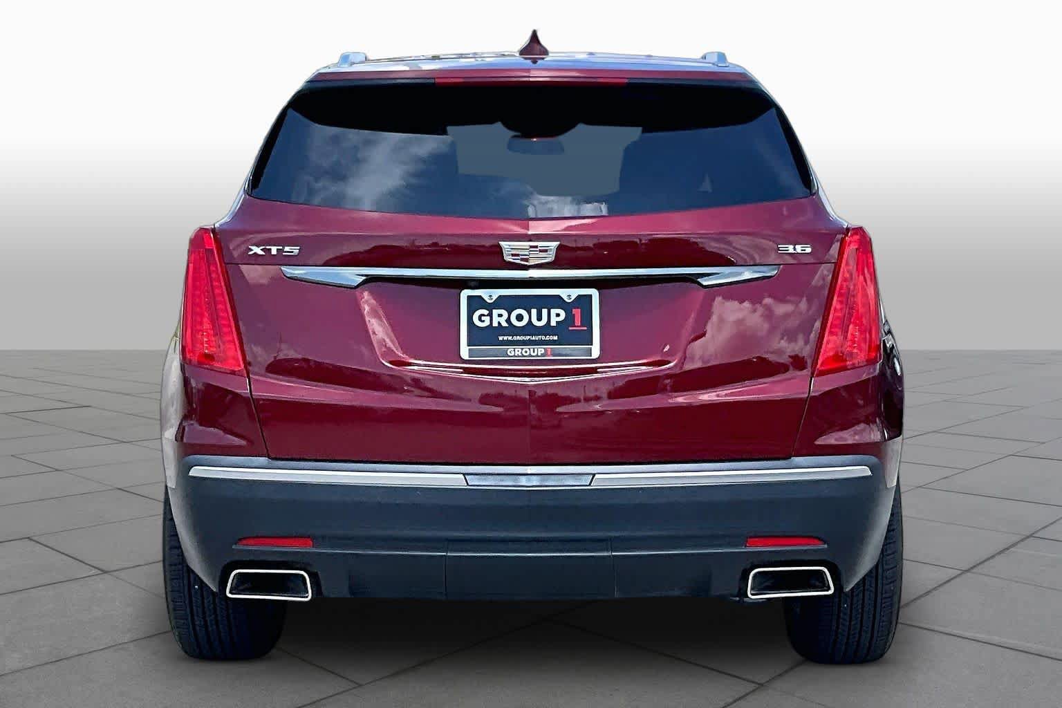 Used 2017 Cadillac XT5 Luxury w/ Driver Awareness Package FWD image 5
