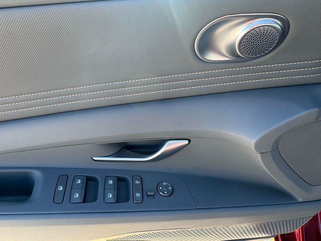 New 2025 Hyundai Elantra Sport FWD image 16