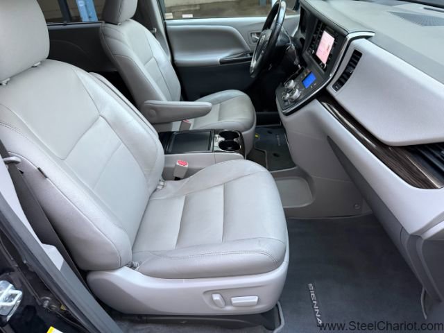 Used 2018 Toyota Sienna XLE image 17