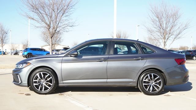 Used 2025 Volkswagen Jetta SE image 6