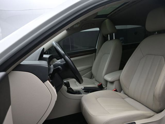 Used 2020 Volkswagen Passat 2.0T SEL image 9