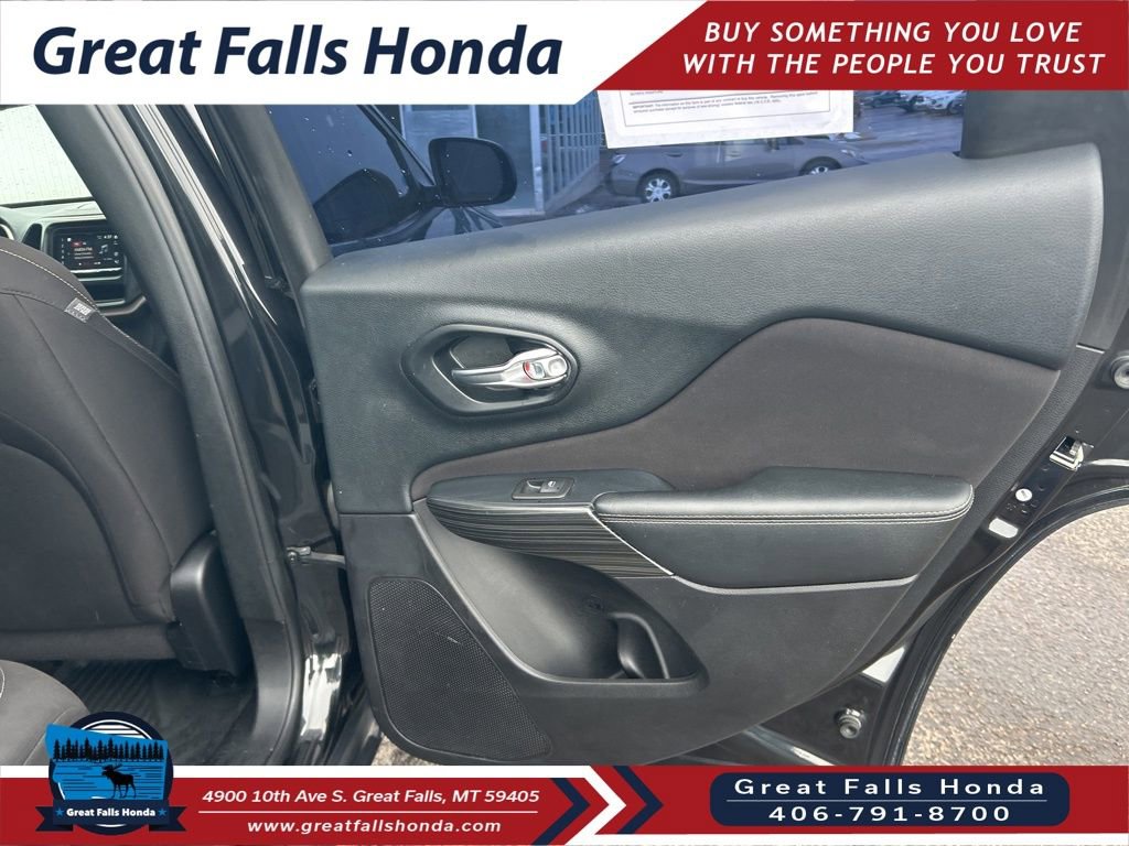 Used 2016 Jeep Cherokee Sport image 24