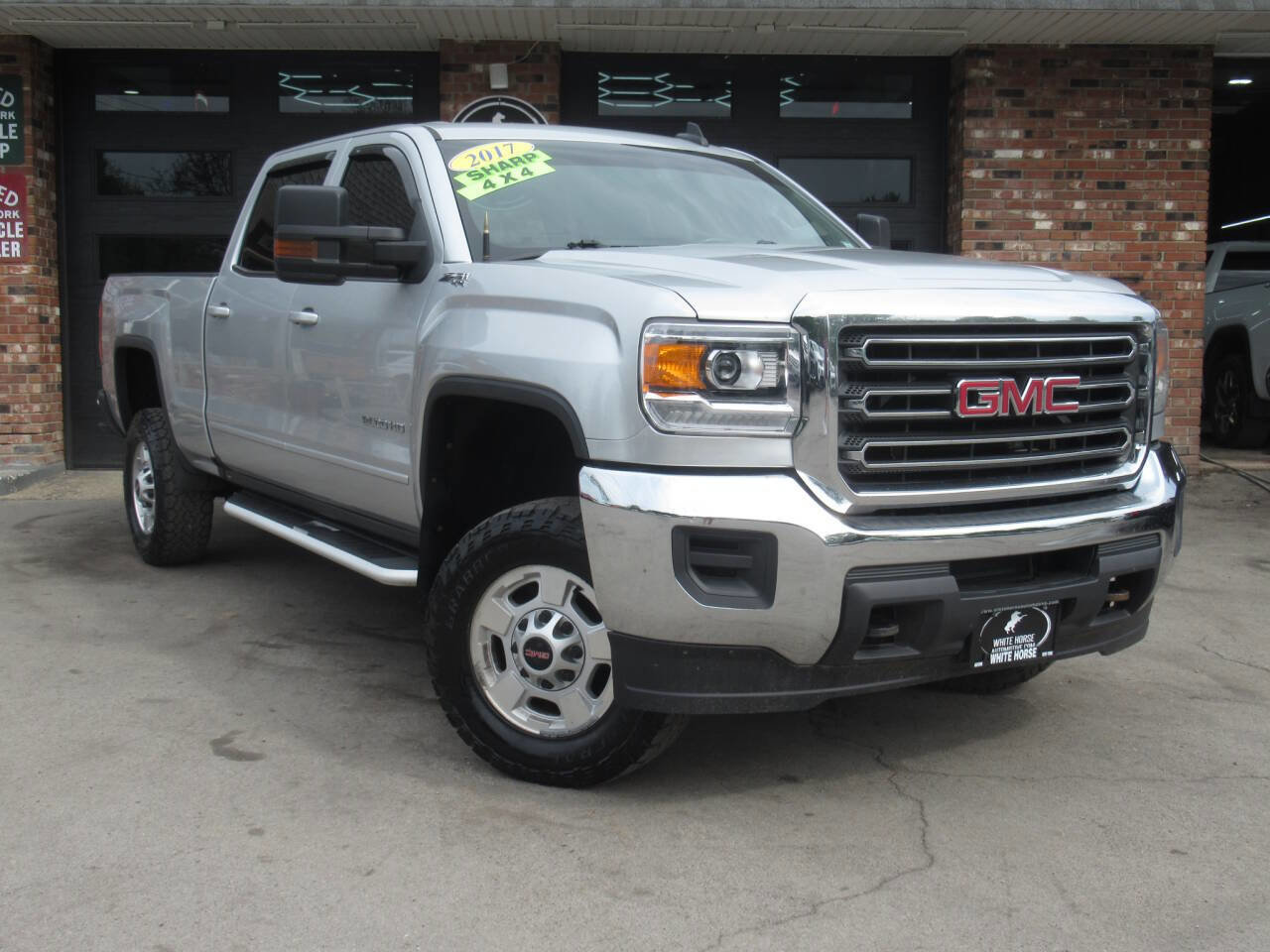 Used 2017 GMC Sierra 2500 SLE w/ Suspension Package, Off-Road AWD/4WD image 2
