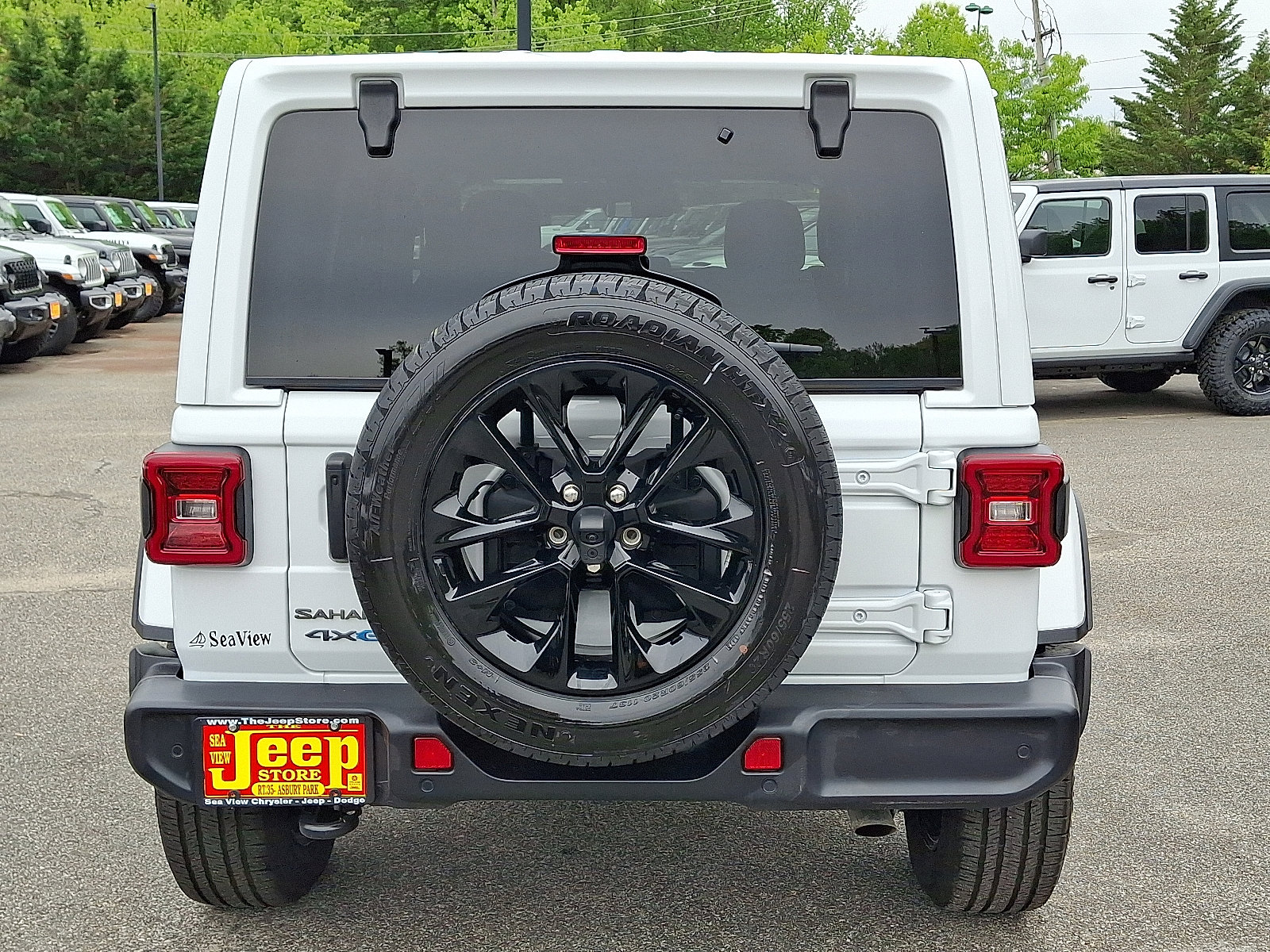 Certified 2025 Jeep Wrangler Unlimited Sahara w/ Safety Group AWD/4WD image 5